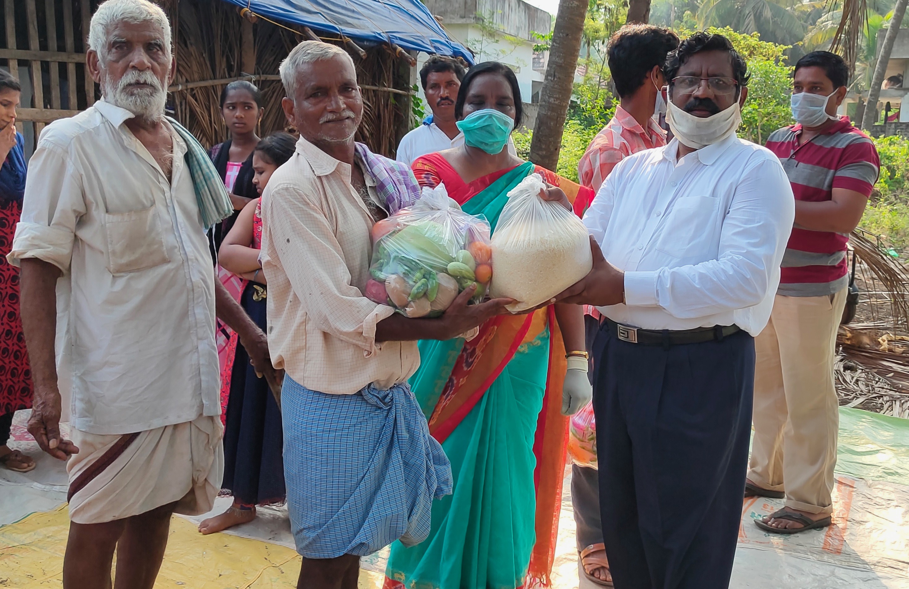 PTSM - COVID-19 emergency food distribution donated by DT