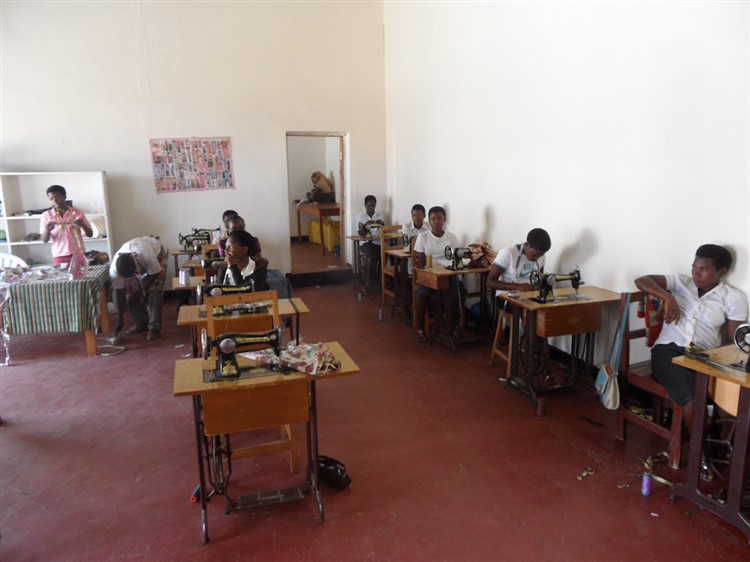 Rwanda 2017 - Sewing class at PHARP  in the Diocese of Gasabo.